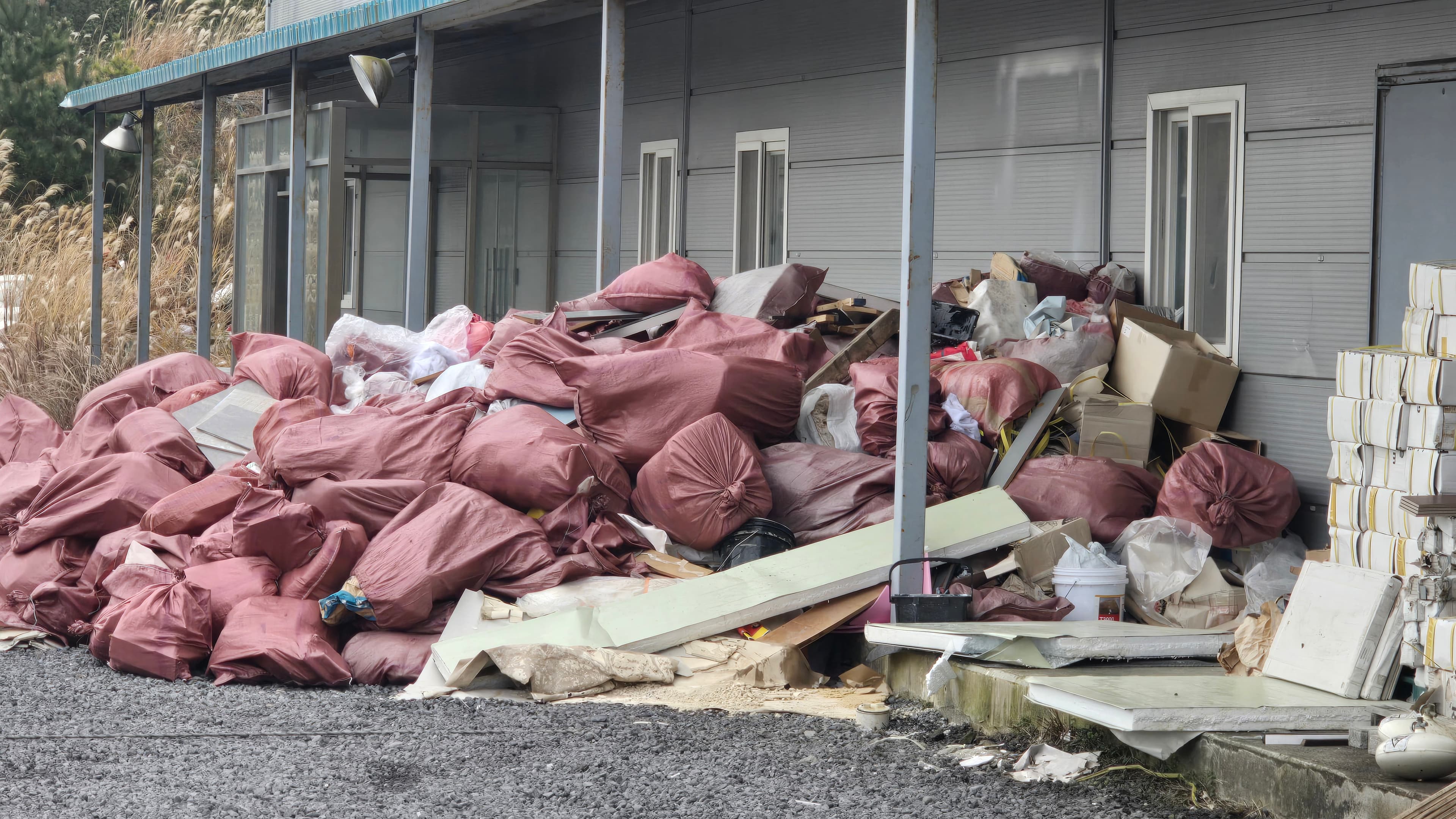 폐기물 정리 작업 사진 6