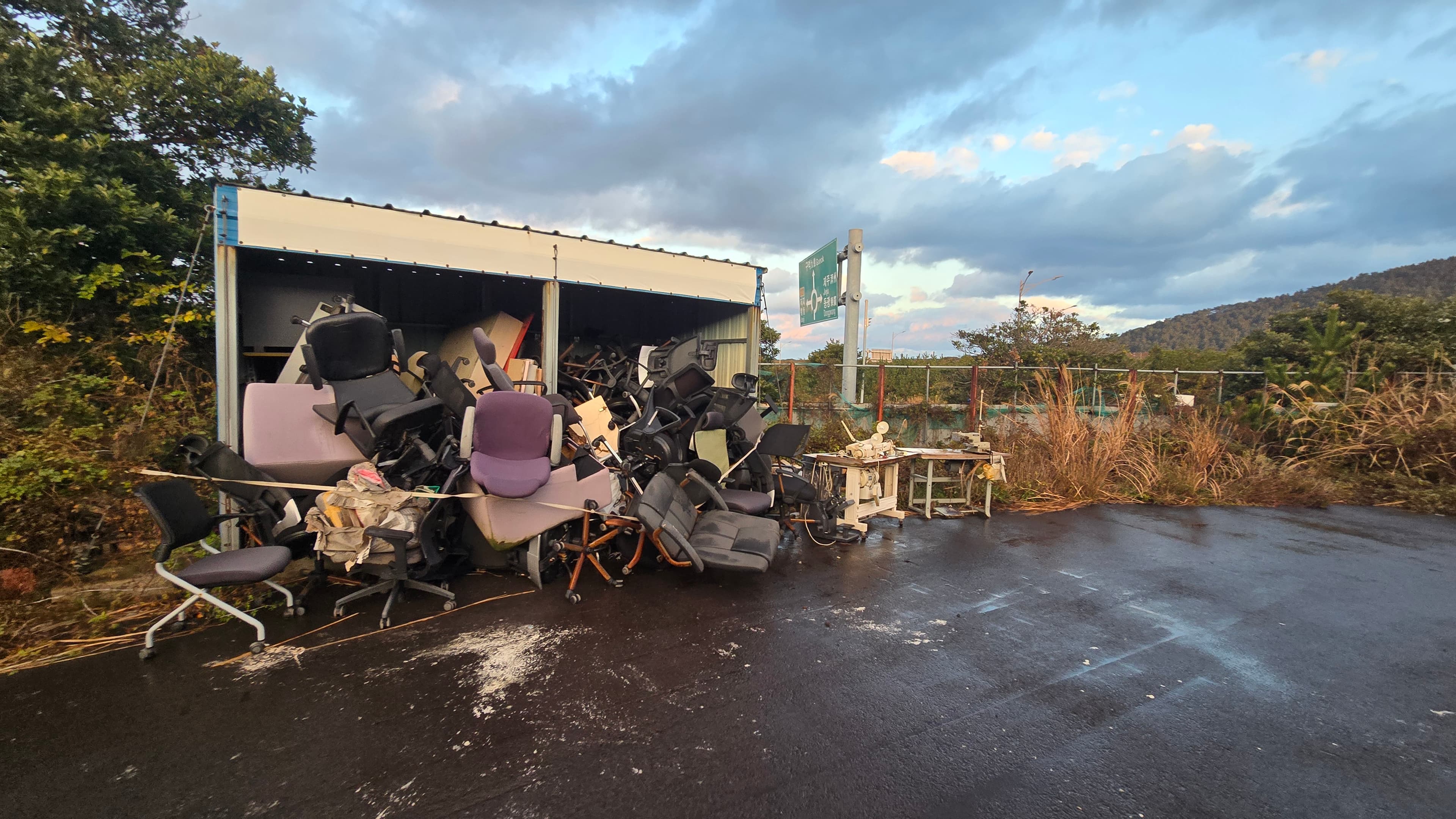 폐기물 정리 작업 사진 8